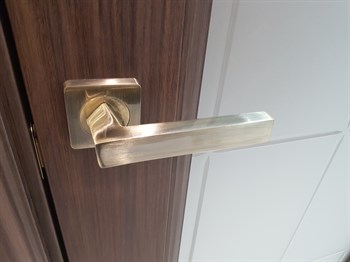 Ручка дверная "Равенна" на 02 розетке - фото 80793 Ручка дверная "Равенна" на 02 розетке - фото 80793